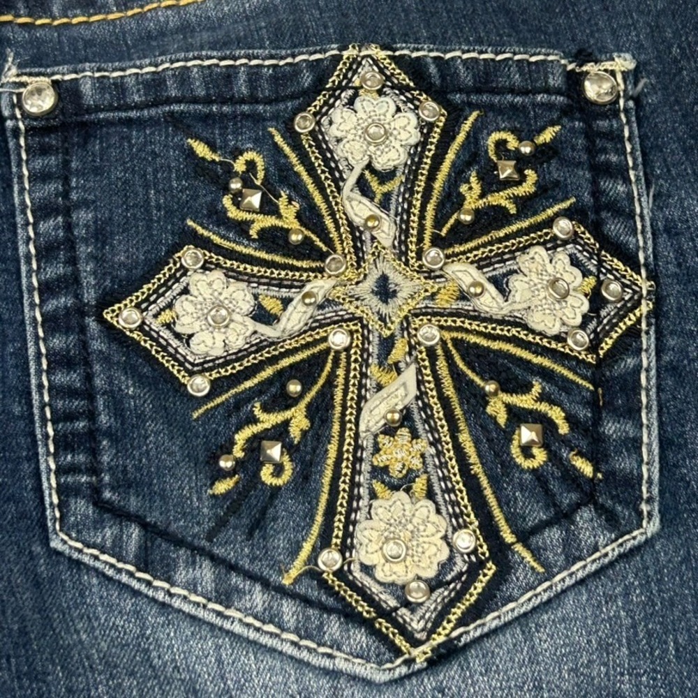 Love Nation Womens 10 Jeans Blue Distressed Straight Leg Embellished Cross Patch - Picture 5 of 13
